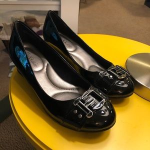 **NWOT** Kelly & Katie Black Patent Flat